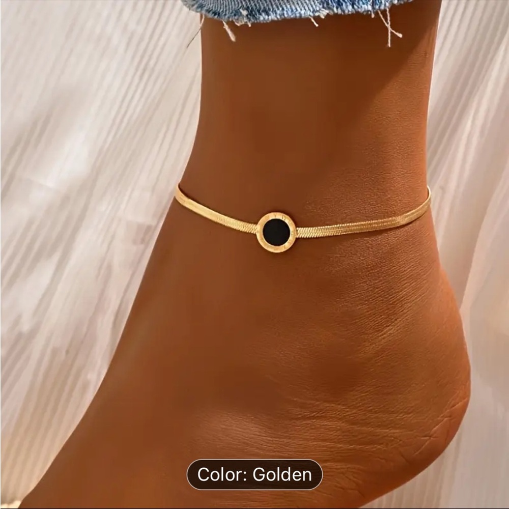 Elegant Gold Ankle Bracelet with Black Accent Roman Numerals